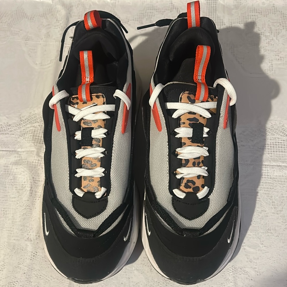 Women’s sneakers